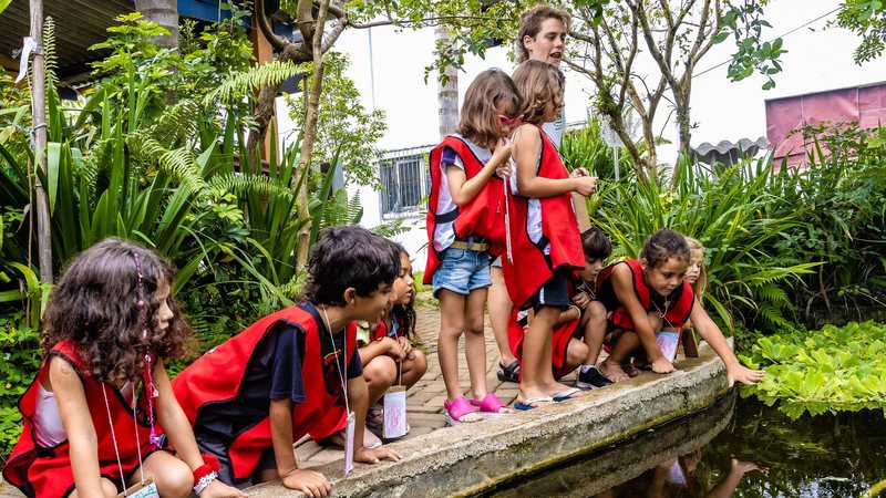 Crianças no curso 'Mundo dos Animais Peçonhentos – Uma Aventura de Conhecimento'