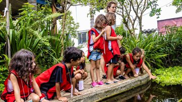 Crianças no curso 'Mundo dos Animais Peçonhentos – Uma Aventura de Conhecimento'