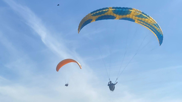 doe-sangue-e-viva-uma-aventura-inesquecivel-de-parapente-em-guaruja