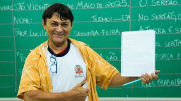 Mestre de obras aprende a ler aos 65 e emociona colegas no litoral de SP