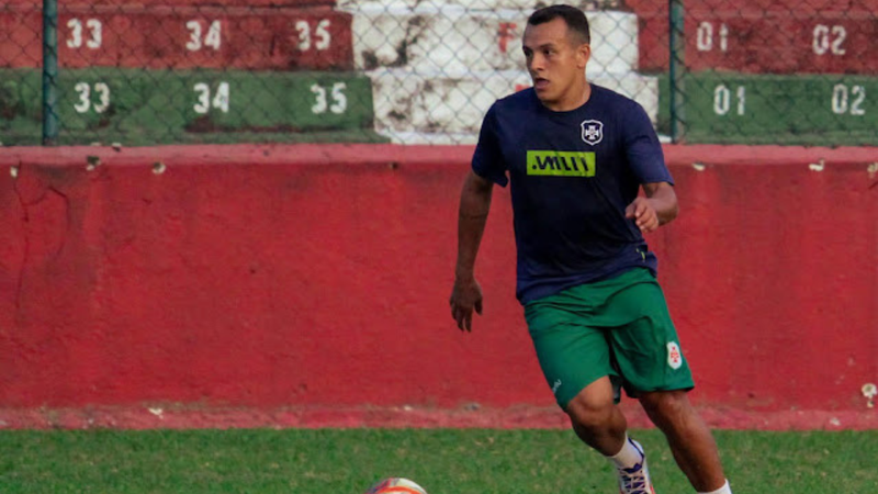 portuguesa-santista-anuncia-contratacao-de-meia-ex-palmeiras