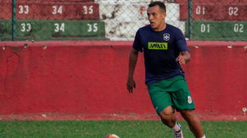 portuguesa-santista-anuncia-contratacao-de-meia-ex-palmeiras