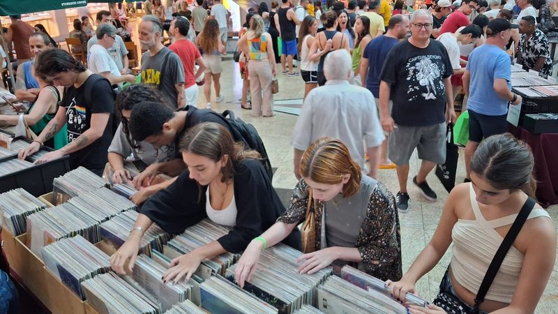 Feira de discos no Praiamar Shopping