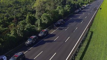 Trecho da rodovia dos Imigrantes foi cenário de troca de tiros entre PM e suspeitos