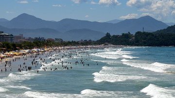 Turista de 59 anos morre afogado na praia Grande, em Ubatuba