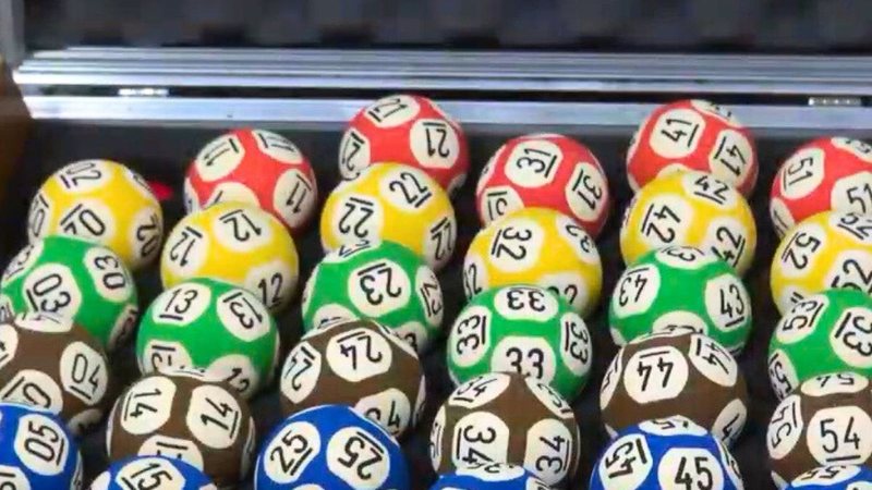 Bolinhas com números da Mega-Sena