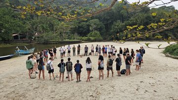 Estudantes da USP na Apa Baleia Sahy, em 2024