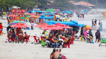 Após proibição e multa de R$ 1 mil, barracas e tendas desaparecem de praias de Ubatuba