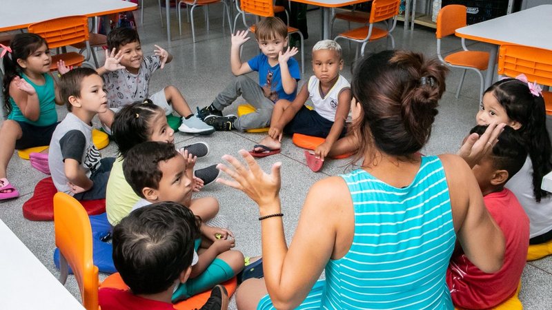 Concurso abre postos para professores com salários de até R$ 5,8 mil, no litoral de SP