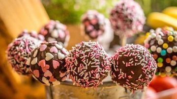 Brigadeiros coloridos