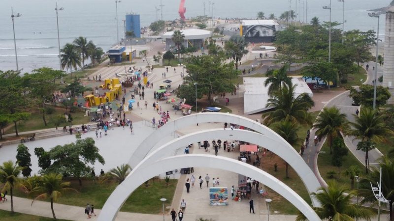 Quebra-Mar, ponto turístico no bairro José Menino, em Santos