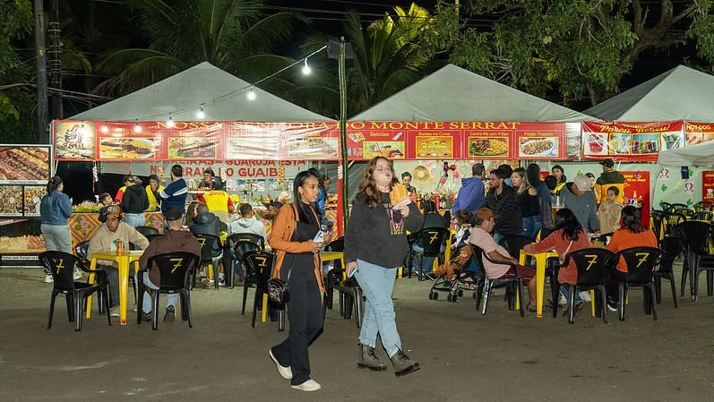 Barracas de comidas do Guarujá Julino
