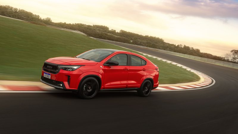 Híbrido, Fiat Fastback aprimora design,  conforto e tecnologia na linha 2026