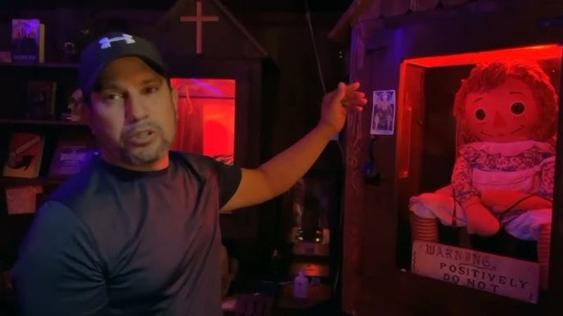 Investigador paranormal morre em turnê com a verdadeira boneca Annabelle