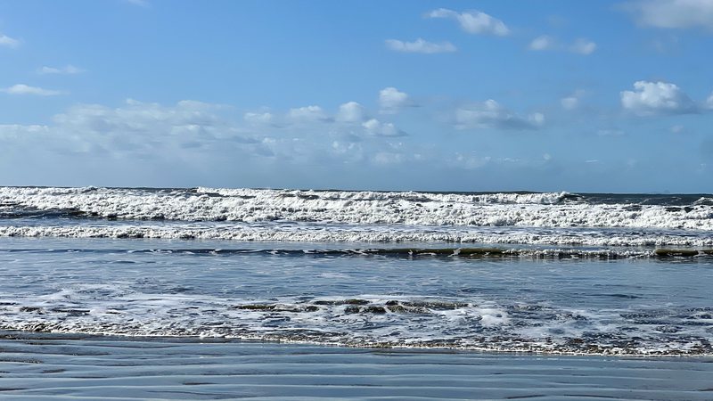 Marinha alerta para ondas de 3,5 metros e mar revolto no litoral de SP