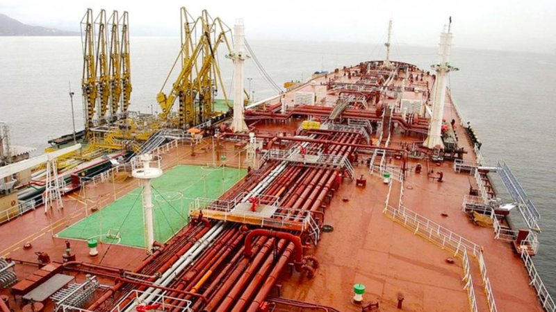 Navio petroleiro no terminal marítimo da Petrobras, em São Sebastião - Foto Reginaldo Pupo