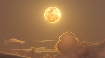 Foto da Lua e nuvens clicada por brasileiro e enviada à Nasa