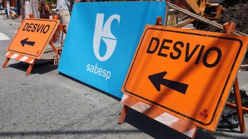Obras da Sabesp em via de Praia Grande