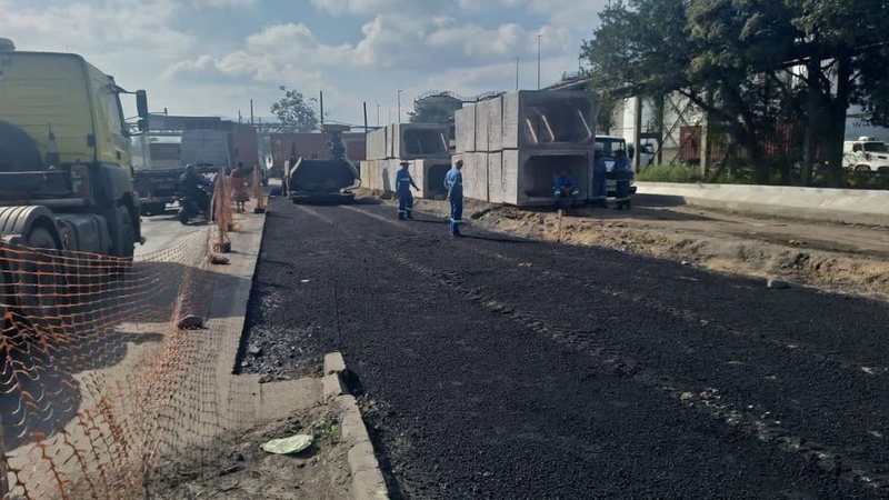 Obras interditam acesso à Alemoa e afetam trânsito rumo ao Porto de Santos