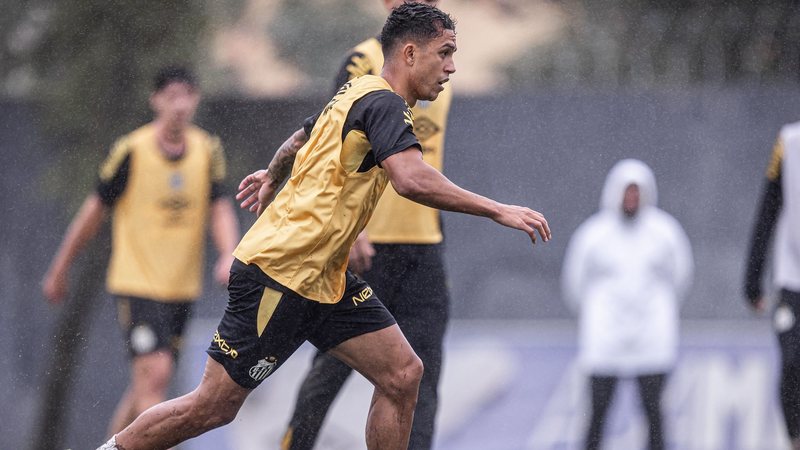 Oficial: Santos anuncia contratação de lateral do São Paulo