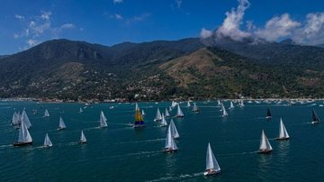 Barcos à vela em Ilhabela