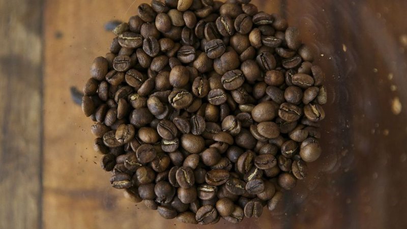 Tarifas dos EUA ameaçam suco, café, carne e frutas brasileiras; entenda
