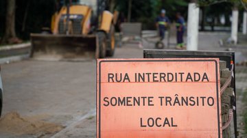 Trecho da avenida Marechal Mallet, em Praia Grande, é interditado para obras da Sabesp