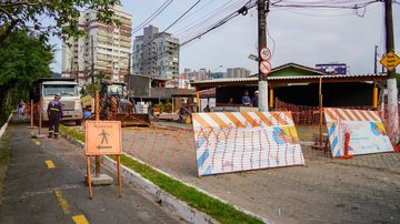 Obras da Sabesp em via de Praia Grande