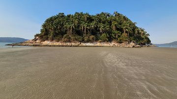 Ilha de Urubuqueçaba com maré baixa