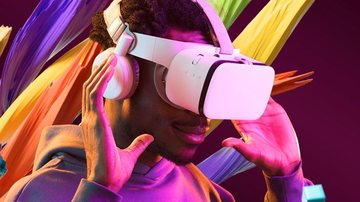 Homem com óculos de realidade virtual