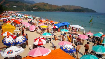 Evite multa de até R$ 5 mil: descubra o que é proibido levar às praias do litoral de SP
