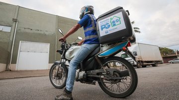Motoboy do Programa Remédio em Casa de Praia Grande
