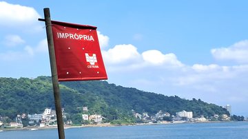 Bandeira vermelha da Cetesb em São Vicente