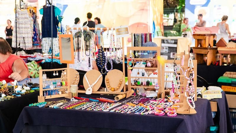 Feira de Economia Criativa em Bertioga reúne artesanato, gastronomia e cultura