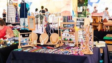 Feira de Economia Criativa em Bertioga reúne artesanato, gastronomia e cultura