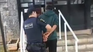 Homem é preso no litoral de SP ao expor partes íntimas dentro de UPA