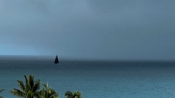 Tempestade avançando no mar