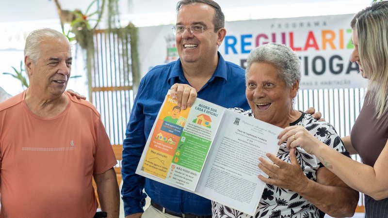 Bertioga conclui entrega de títulos de posse para famílias do núcleo Tibiriçá