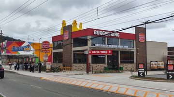 Burger King e Serasa trocam boletos por hambúrguer grátis em ação no litoral de SP