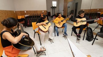 Alunos do projeto Cubatão Sinfonia - Thiago Cunha/Divulgação Cubatão Sinfonia