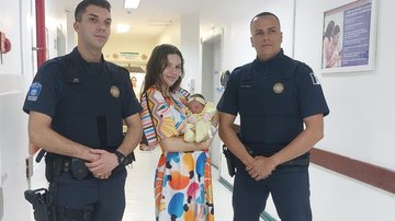 GCMs auxiliam jovem de 18 anos em parto dentro de carro no litoral de SP
