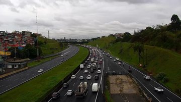 Rodovias do litoral de SP tem tráfego lento na manhã desta quinta (9)