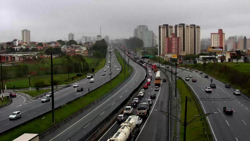 Rodovias do litoral de SP têm tráfego lento na manhã desta quinta-feira (30)