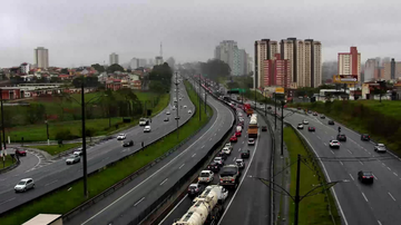 Rodovias do litoral de SP têm tráfego lento na manhã desta quinta-feira (30)