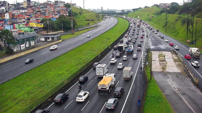 Rodovias do litoral de SP têm tráfego lento na manhã desta sexta-feira (31)