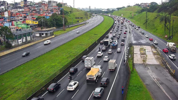 Rodovias do litoral de SP têm tráfego lento na manhã desta sexta-feira (31)