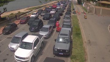 Balsa de Ilhabela tem 2 horas de fila para sair da ilha; veja boletim