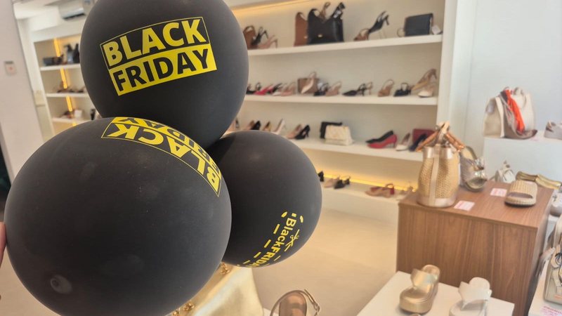 Loja com balões Black Friday