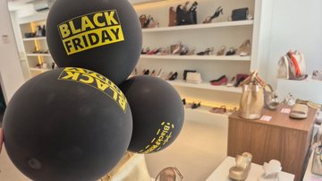 Loja com balões Black Friday