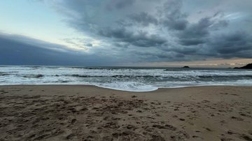 Frente fria muda o tempo e derruba temperaturas no litoral de SP